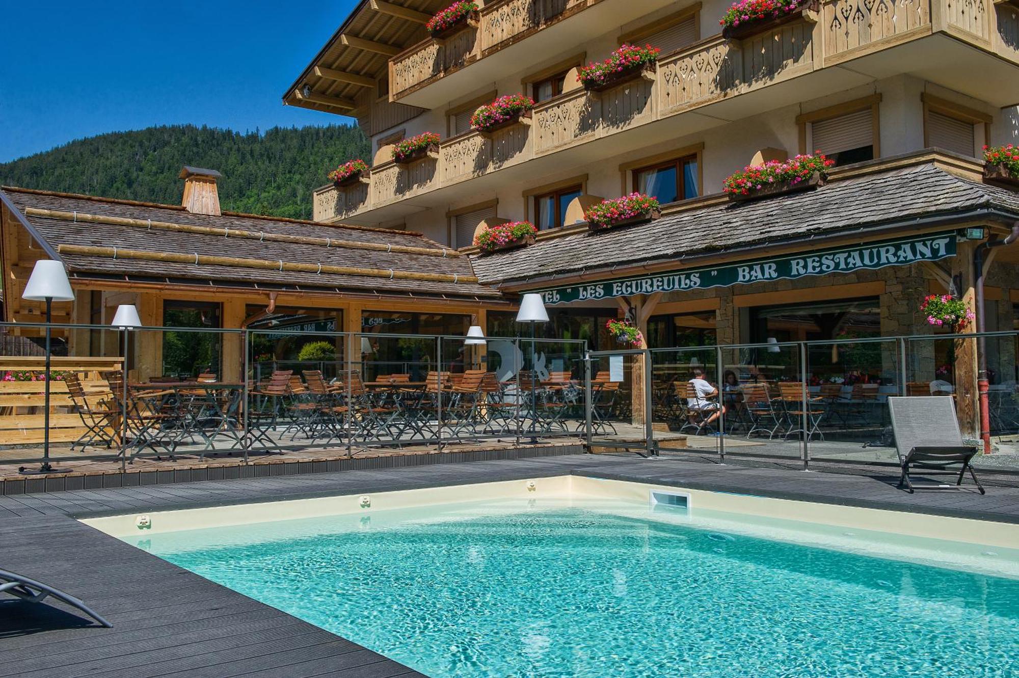 Hotel-Chalet Les Ecureuils Restaurant, Piscine, Garage Le Grand-Bornand Exterior foto